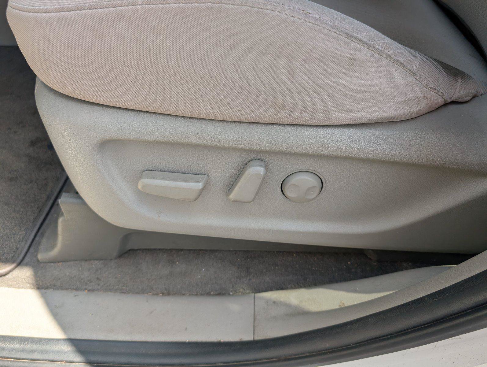 Used 2017 Kia Sedona LX FWD image 13