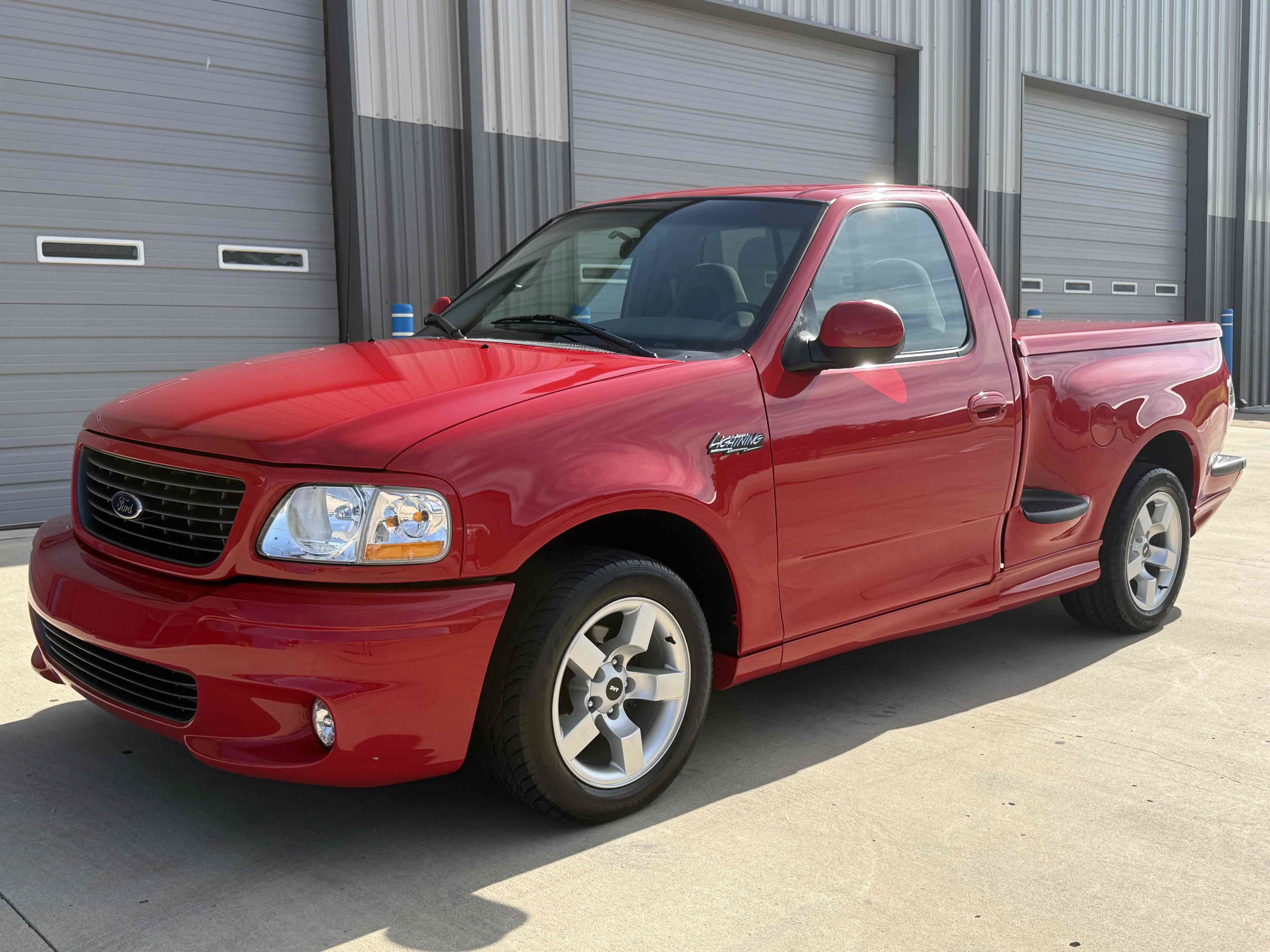 Used 2001 Ford F150 Lightning RWD image 8