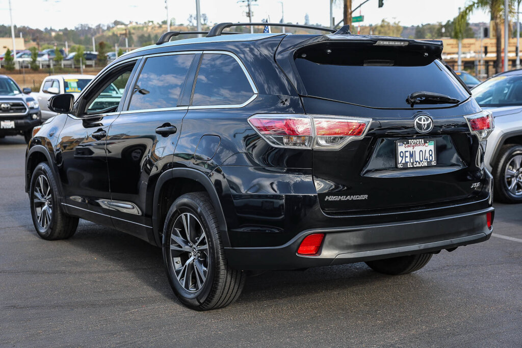 Used 2016 Toyota Highlander XLE FWD image 22