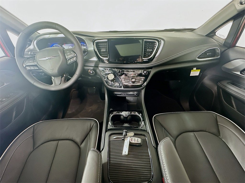 New 2026 Chrysler Pacifica Limited image 9