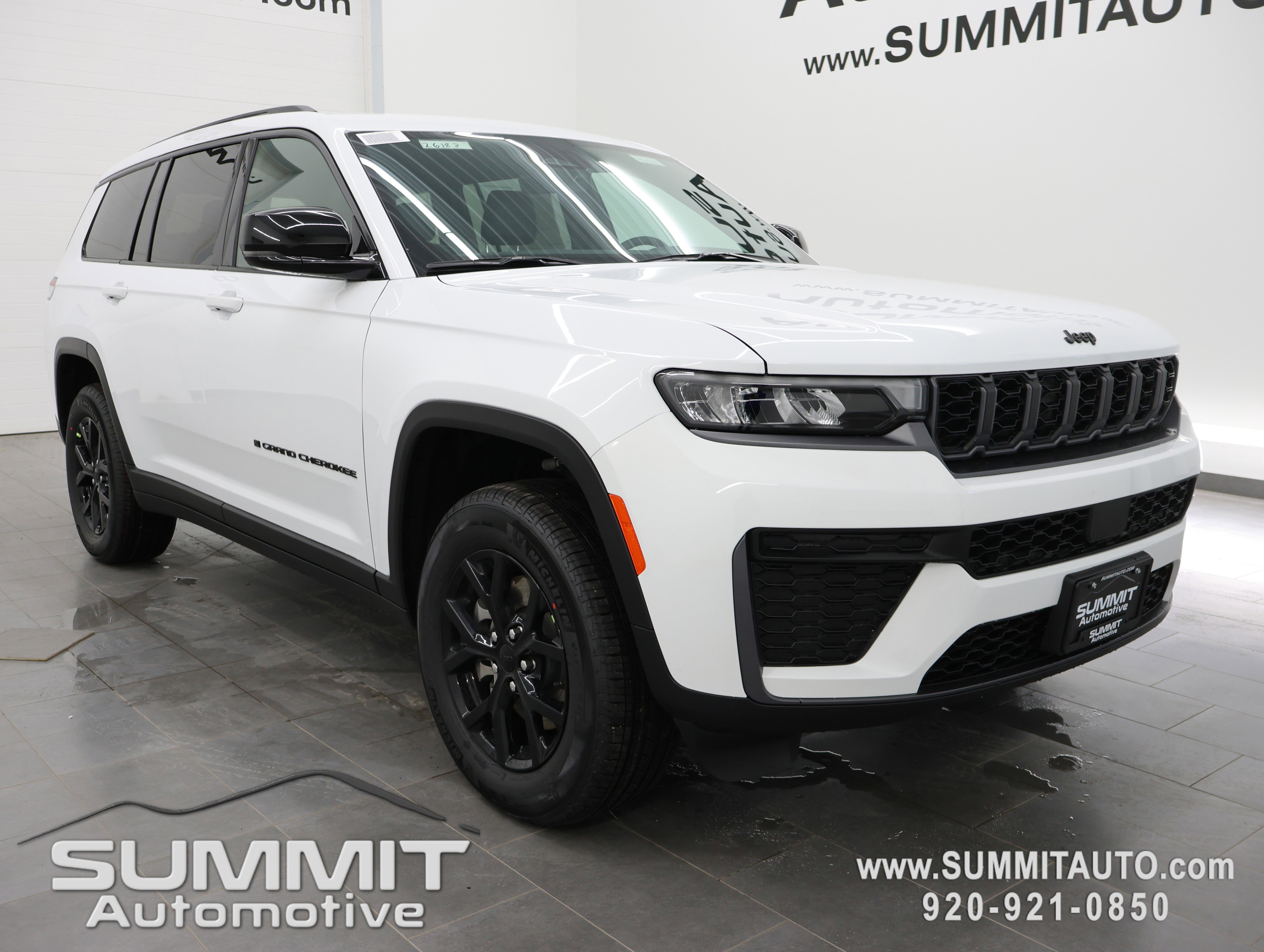 New 2026 Jeep Grand Cherokee L Laredo Altitude image 4