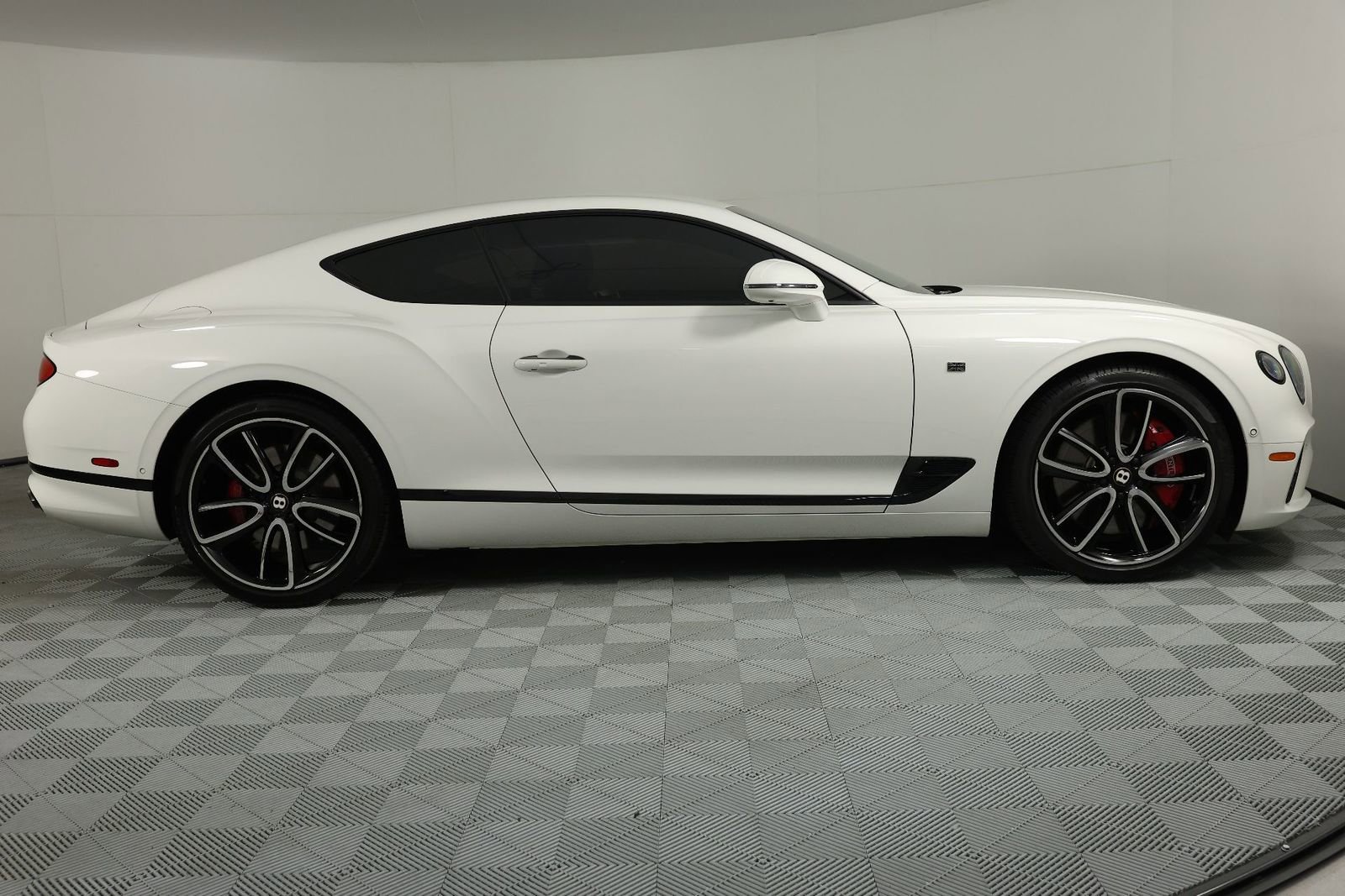 Used 2020 Bentley Continental GT image 10