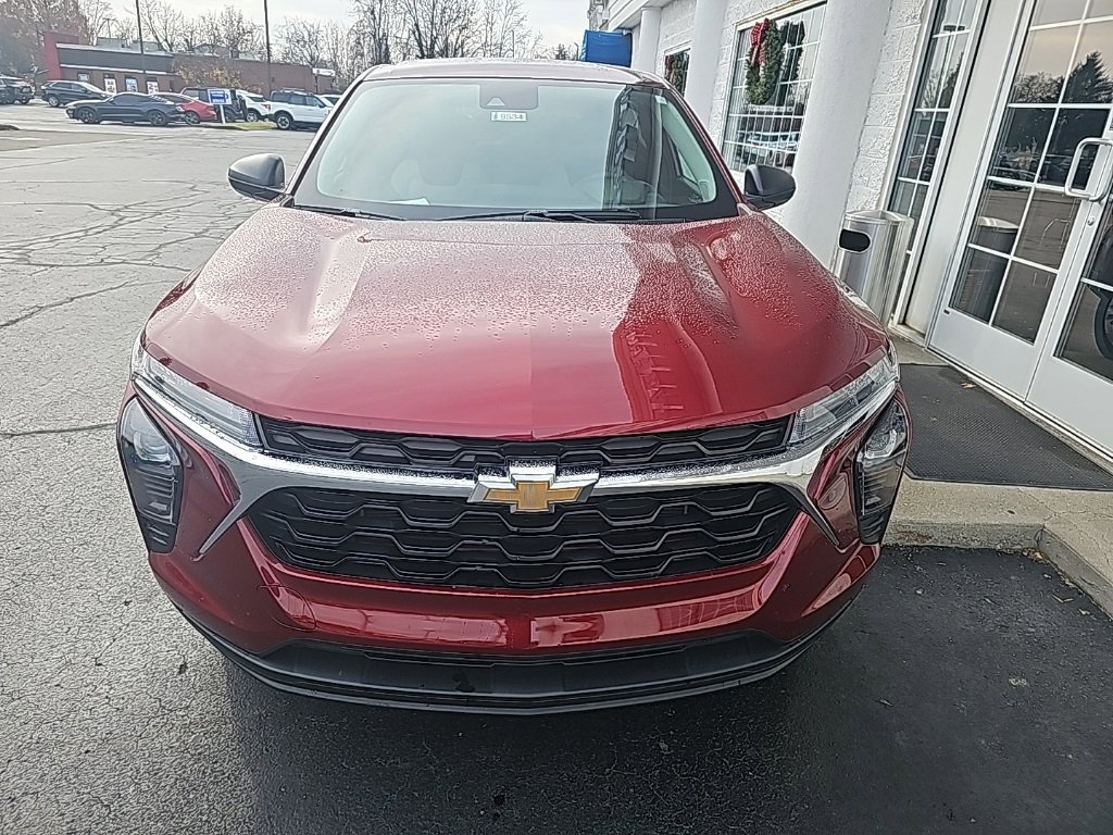 Used 2025 Chevrolet Trax LS image 3