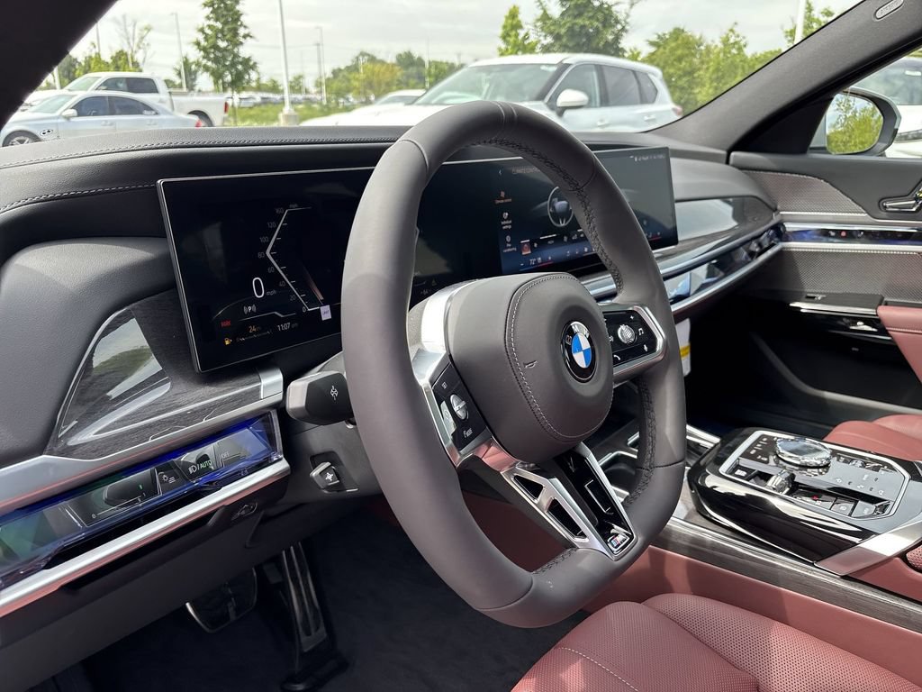 Used 2026 BMW 760i xDrive w/ Luxury Rear Seating Package AWD/4WD image 11