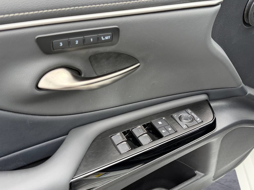 Certified 2025 Lexus ES 300h w/ Premium Package FWD image 14