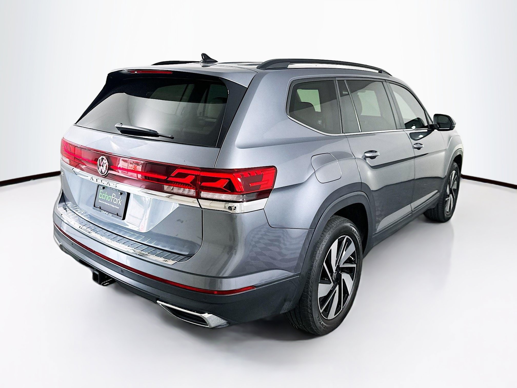 Used 2024 Volkswagen Atlas SE w/ Panoramic Sunroof Package FWD image 9