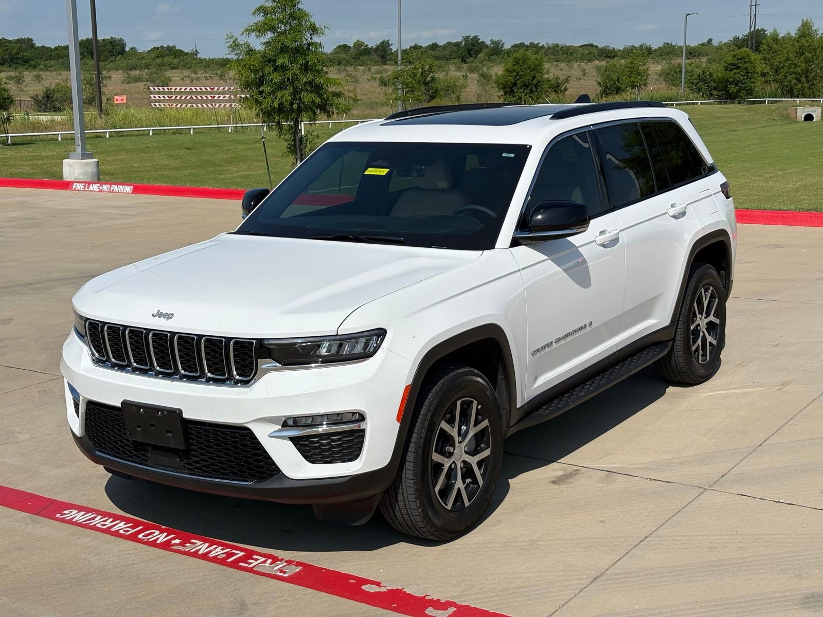 Used 2025 Jeep Grand Cherokee Limited RWD image 11