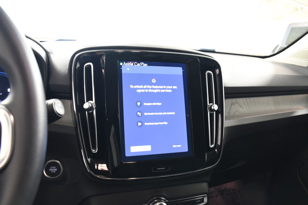 Used 2025 Volvo XC40 B5 Plus AWD/4WD image 32