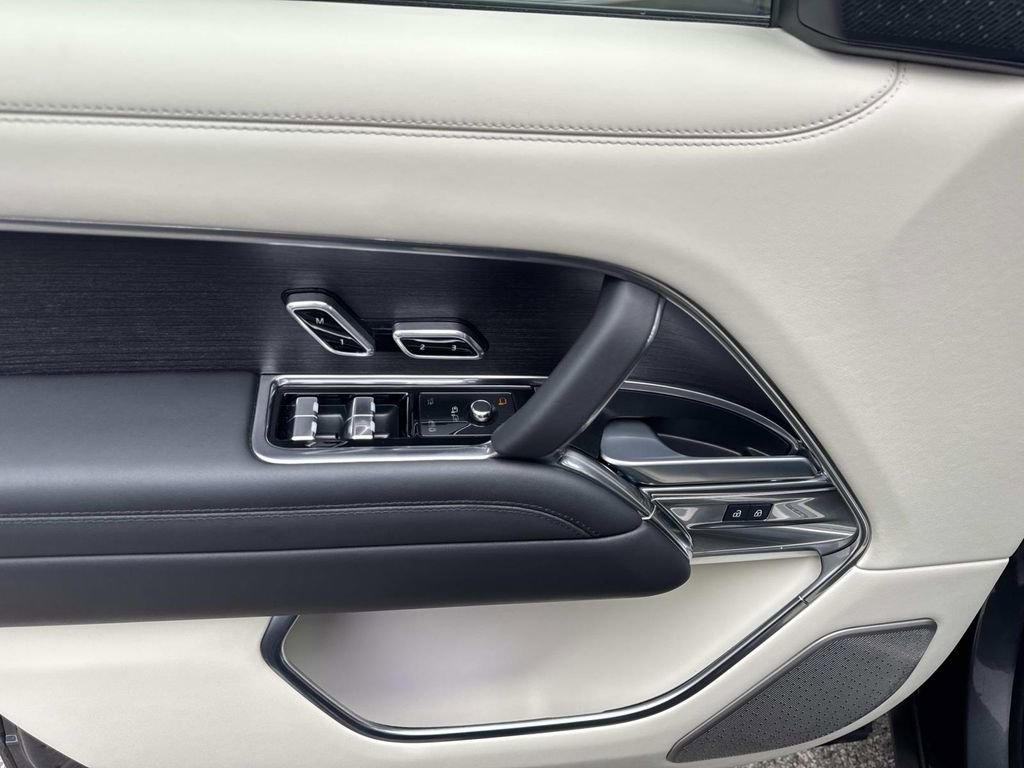 Certified 2024 Land Rover Range Rover Long Wheelbase Autobiography image 19