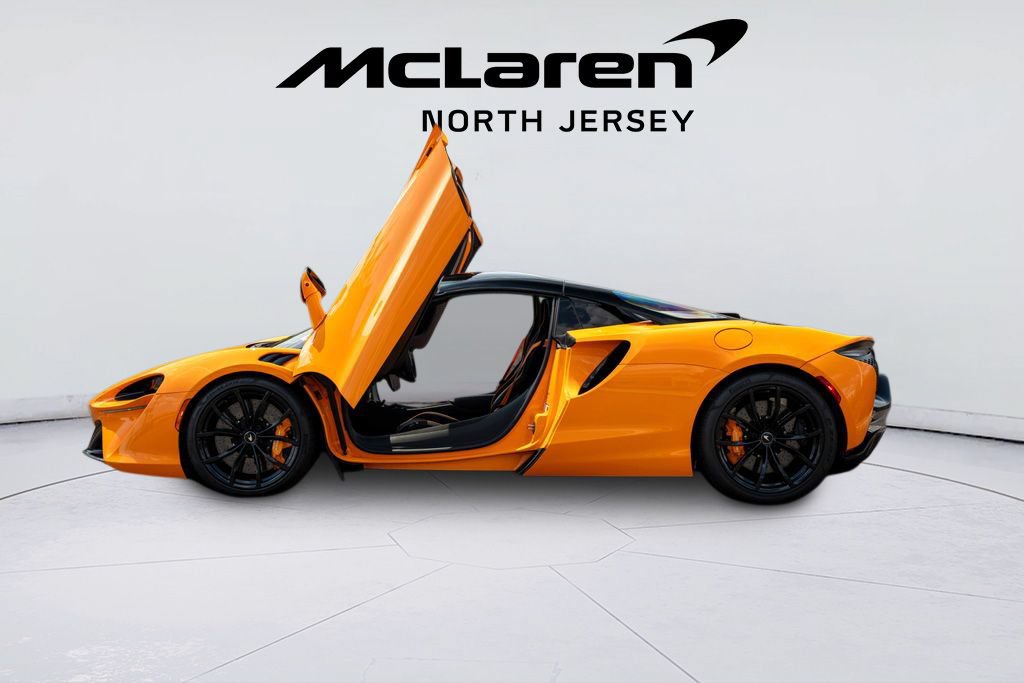Used 2025 McLaren Artura Spider RWD image 16
