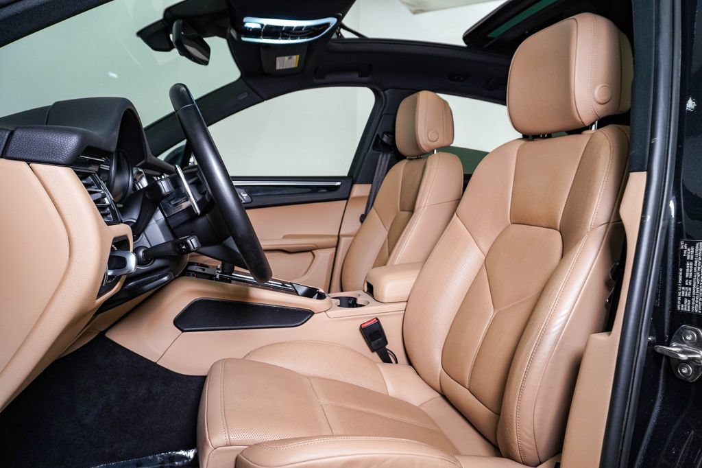 Certified 2023 Porsche Macan S AWD/4WD image 5