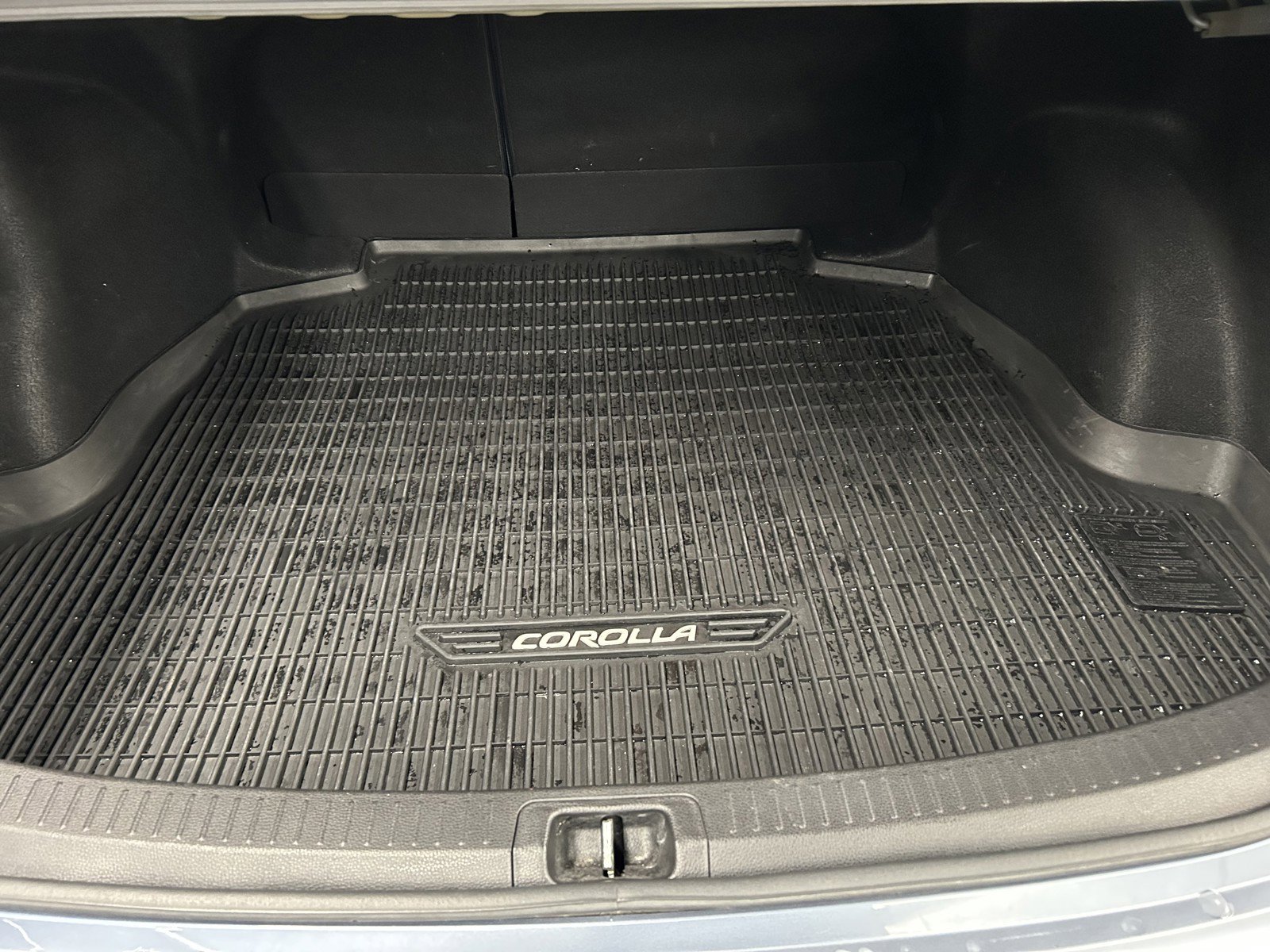 Used 2020 Toyota Corolla XSE image 18