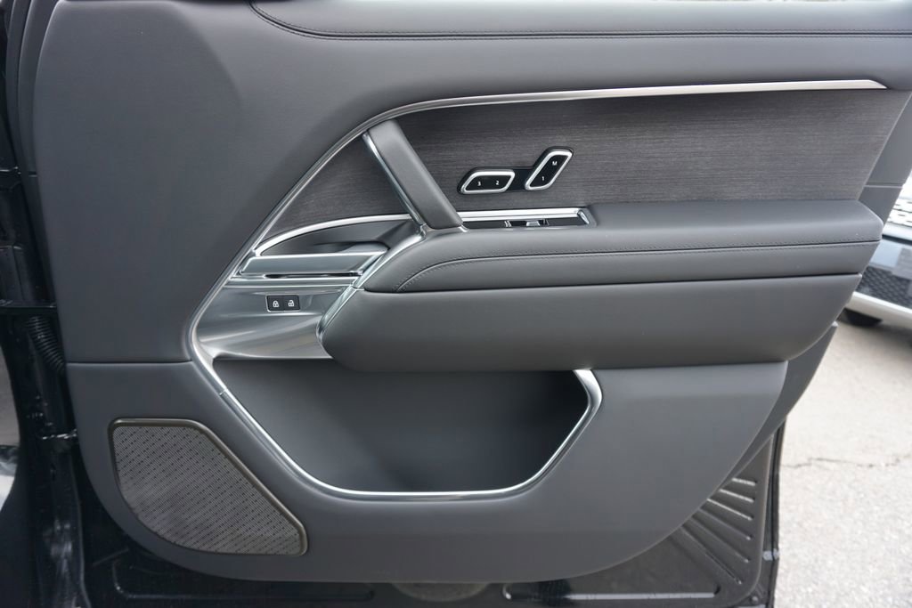 New 2025 Land Rover Range Rover Autobiography image 21