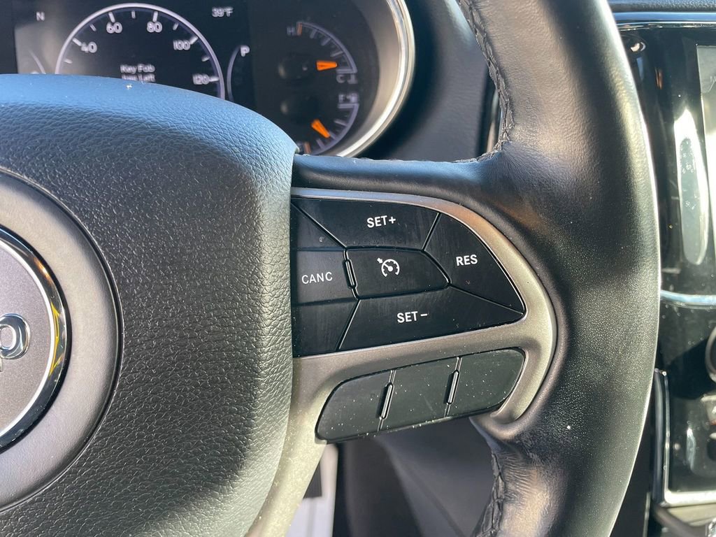 Used 2020 Jeep Grand Cherokee Limited w/ Premium Lighting Group AWD/4WD image 17