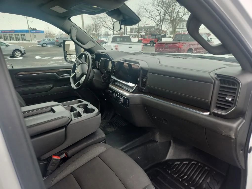 Used 2024 Chevrolet Silverado 2500 LT image 8
