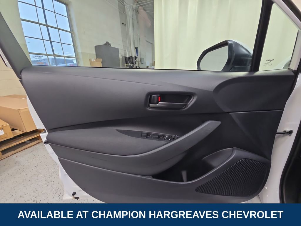 Used 2025 Toyota Corolla LE image 30