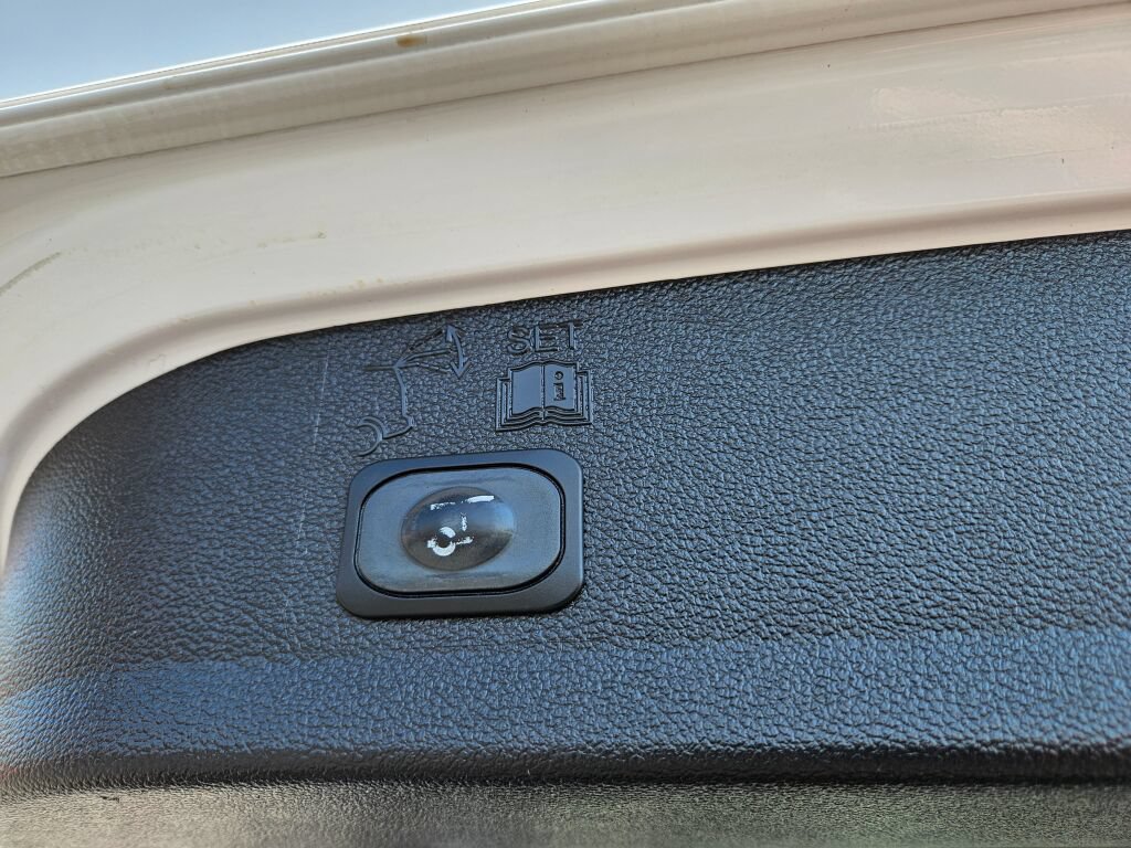 Used 2017 Ford Escape SE w/ SE Leather Comfort Package FWD image 12