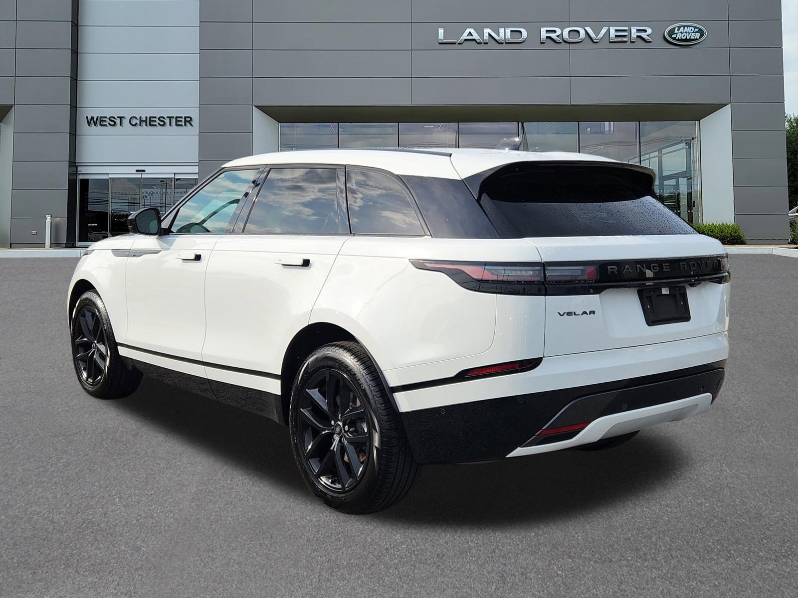 Certified 2026 Land Rover Range Rover Velar Dynamic SE AWD/4WD image 3