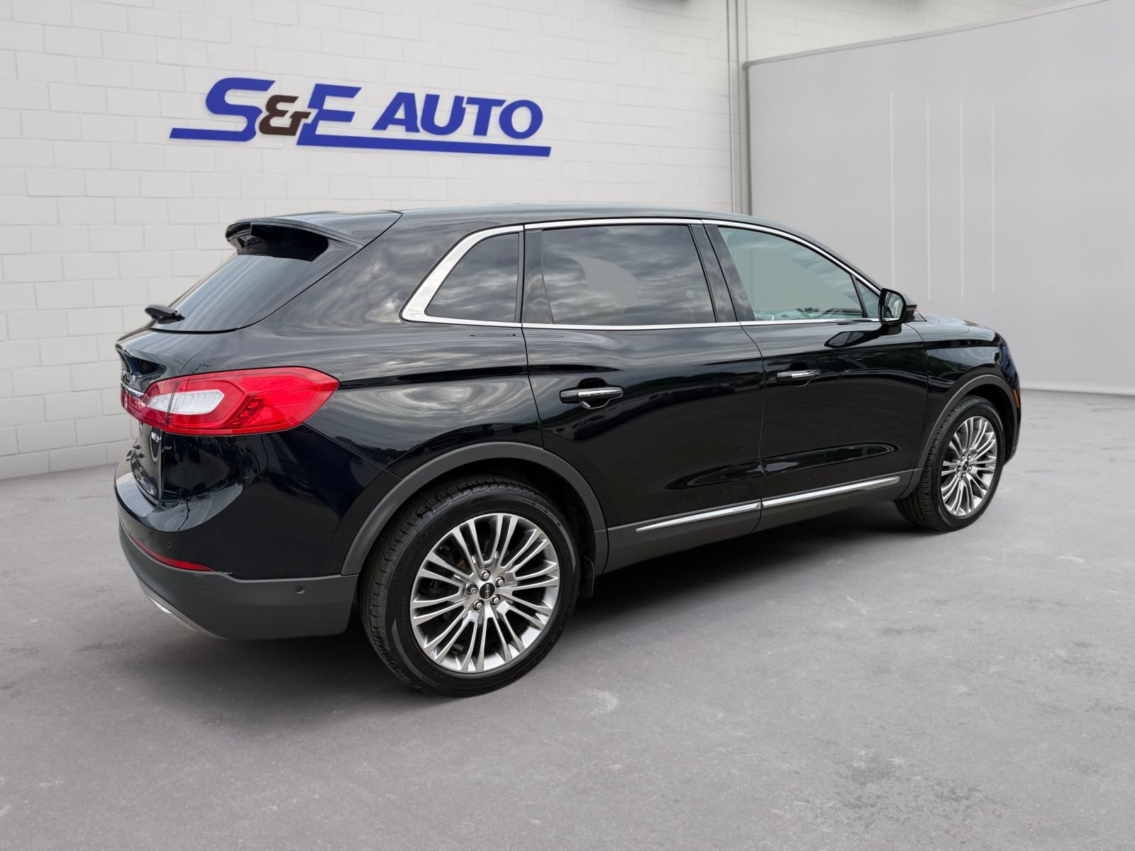 Used 2018 Lincoln MKX Reserve AWD/4WD image 4