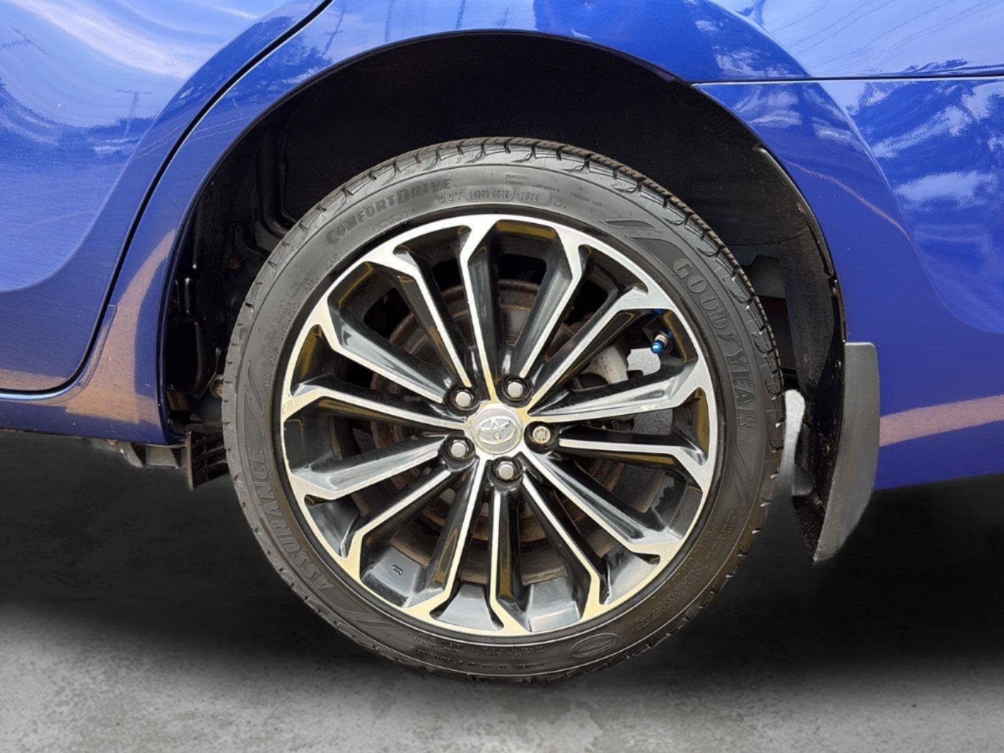 Used 2015 Toyota Corolla S FWD image 23