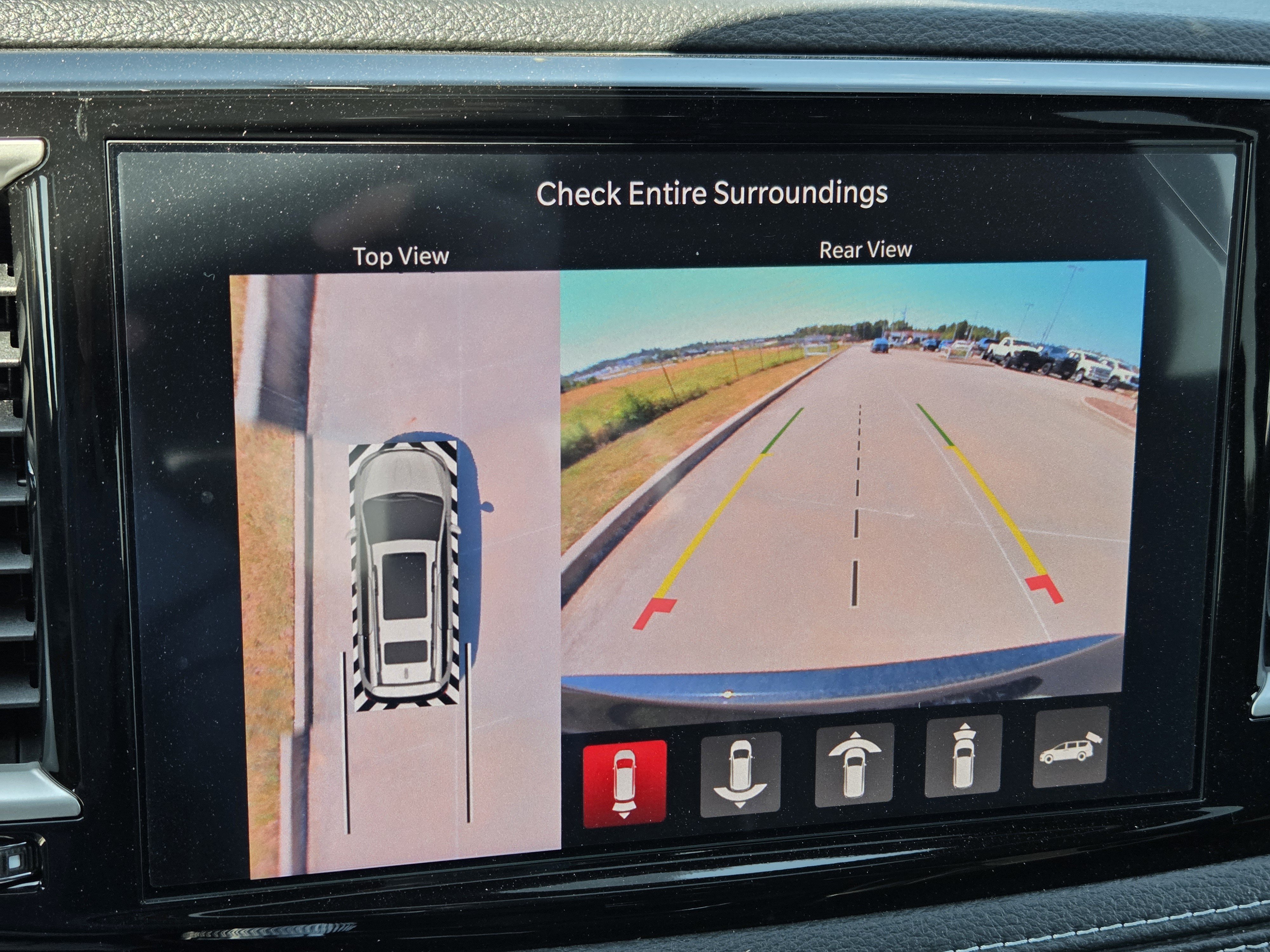 New 2027 Chrysler Pacifica Limited w/ Trailer Tow Group FWD image 14