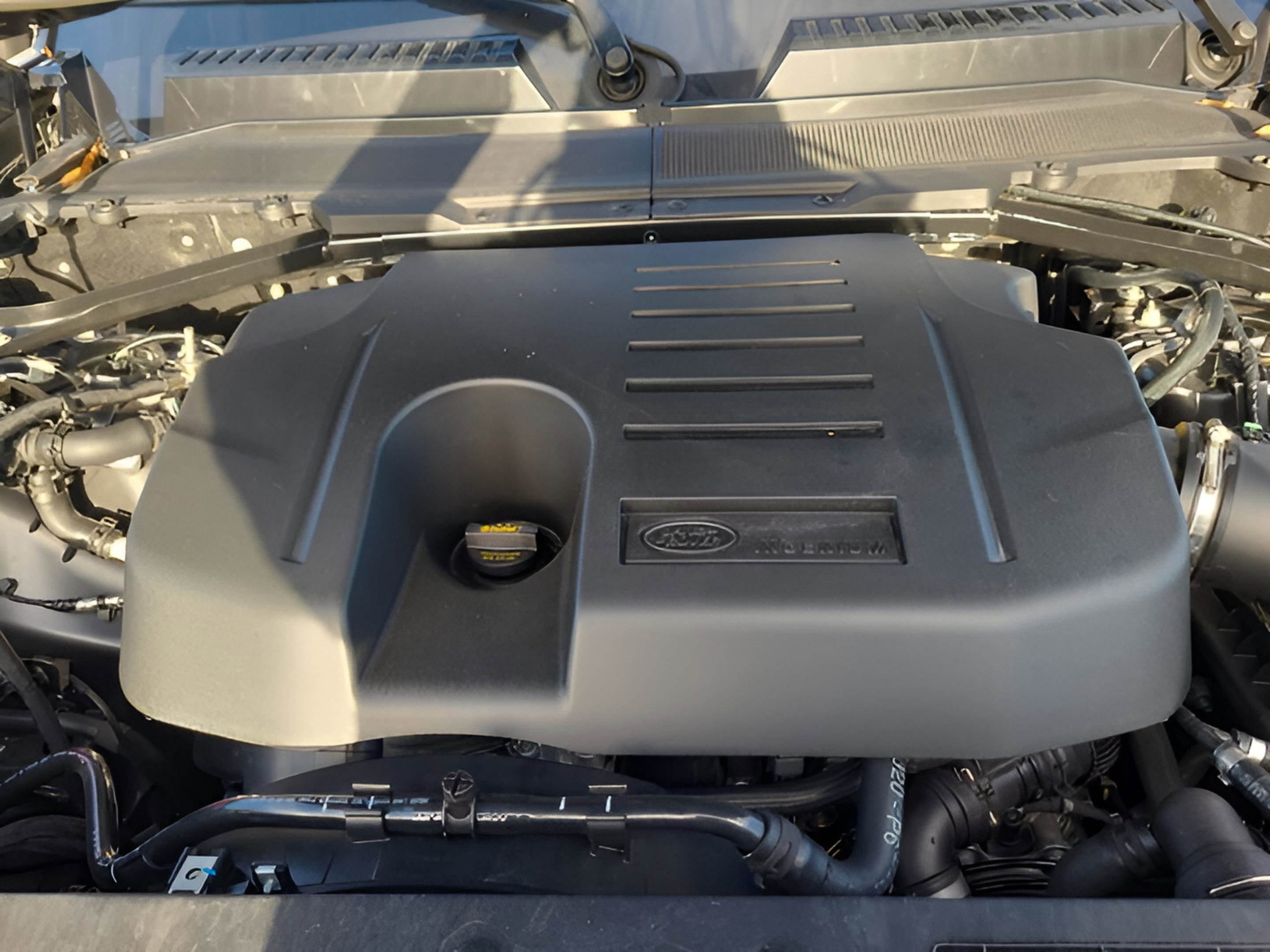 Used 2023 Land Rover Defender 110 X-Dynamic SE image 28