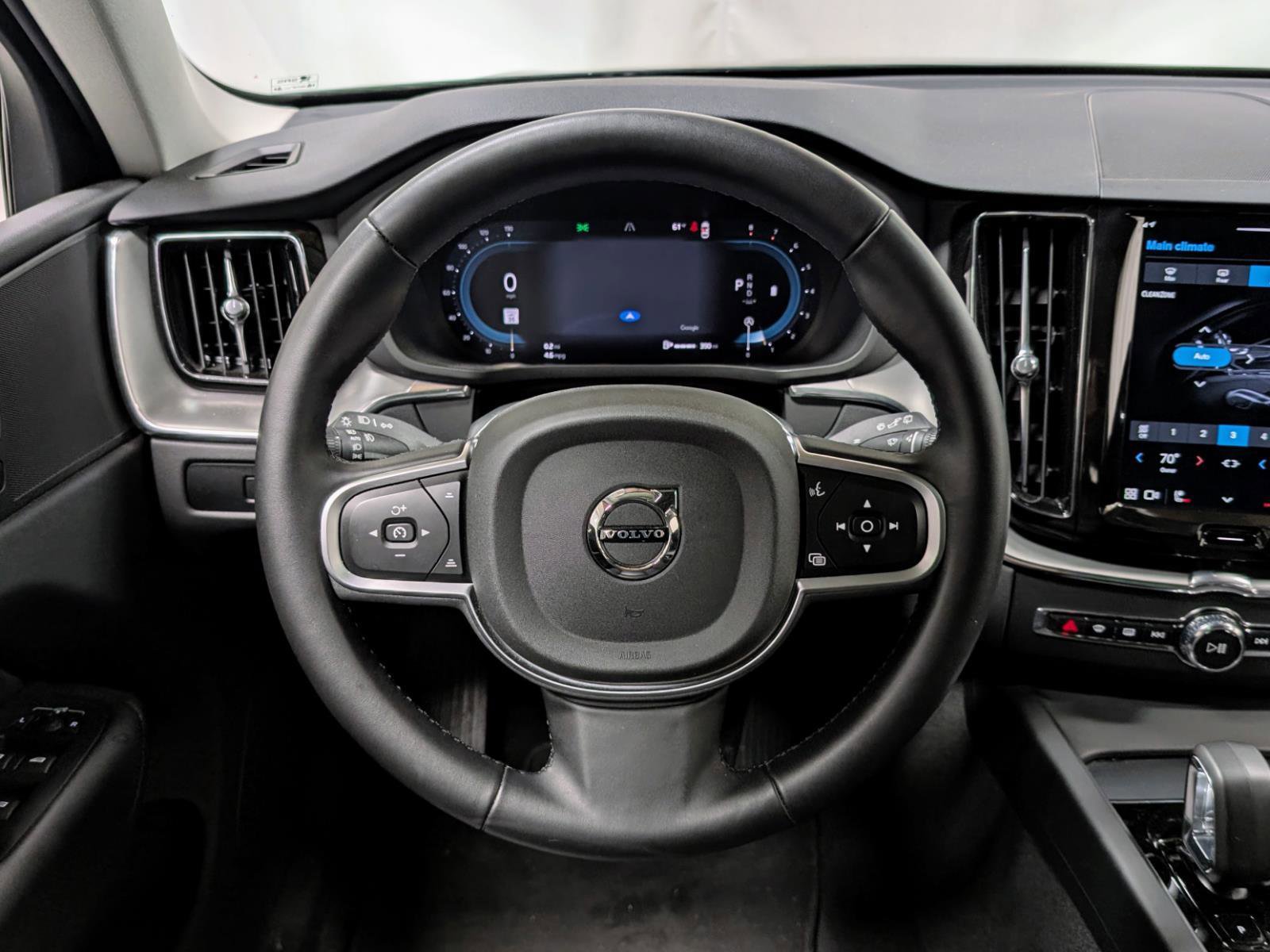 Used 2025 Volvo XC60 B5 Core AWD/4WD image 29