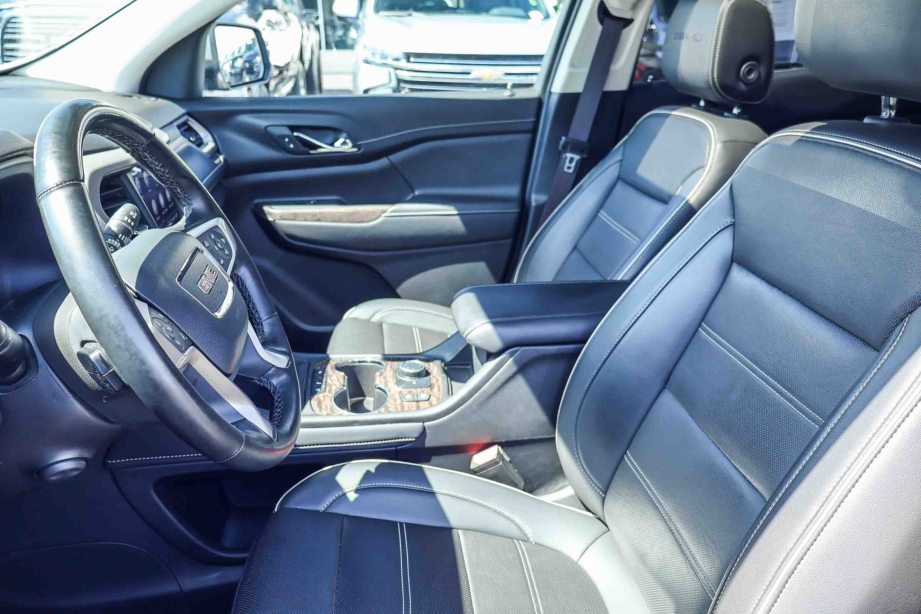 Used 2023 GMC Acadia Denali w/ Denali Ultimate Package image 13