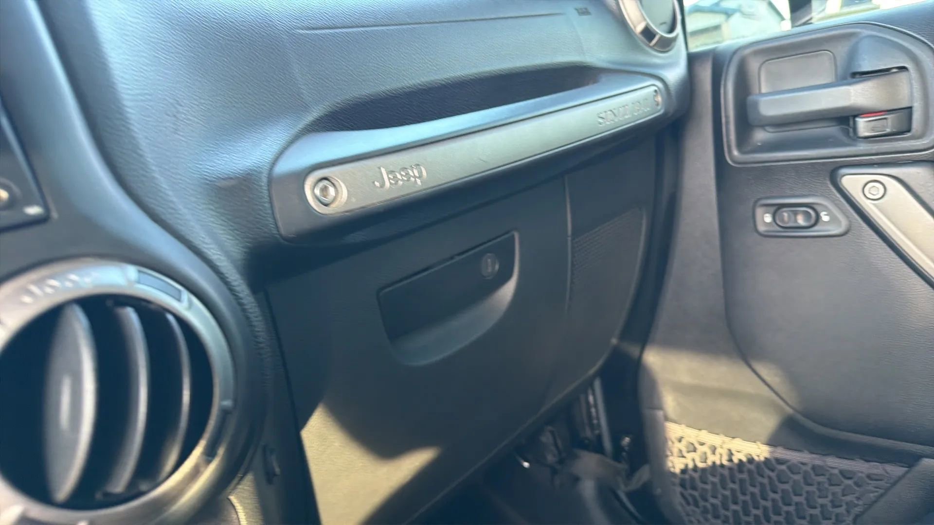 Used 2015 Jeep Wrangler Sport w/ Quick Order Package 24S image 43