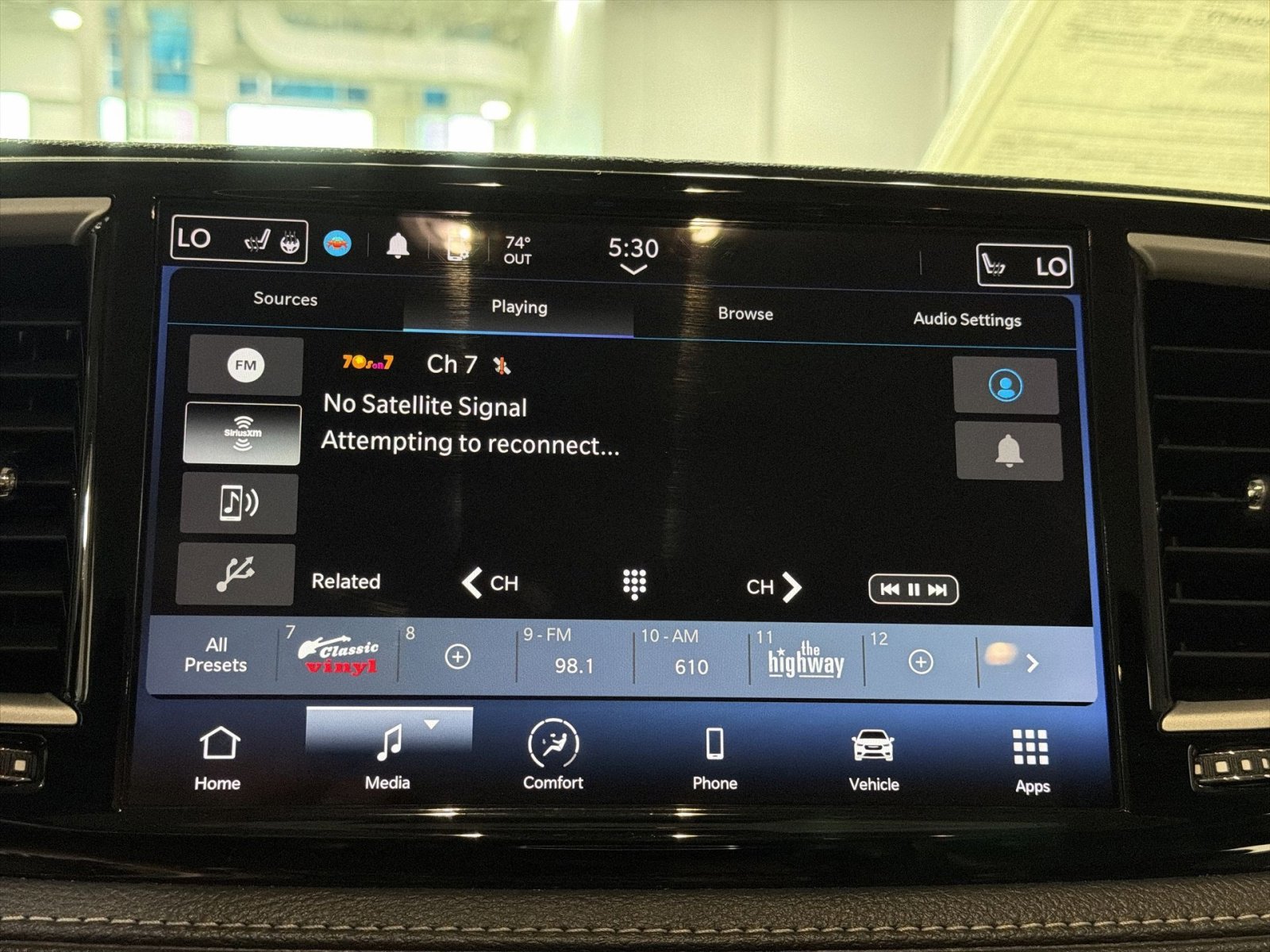 Used 2023 Chrysler Pacifica Touring-L image 38