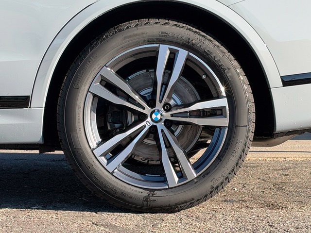 New 2027 BMW X7 xDrive40i w/ M Sport Package AWD/4WD image 3