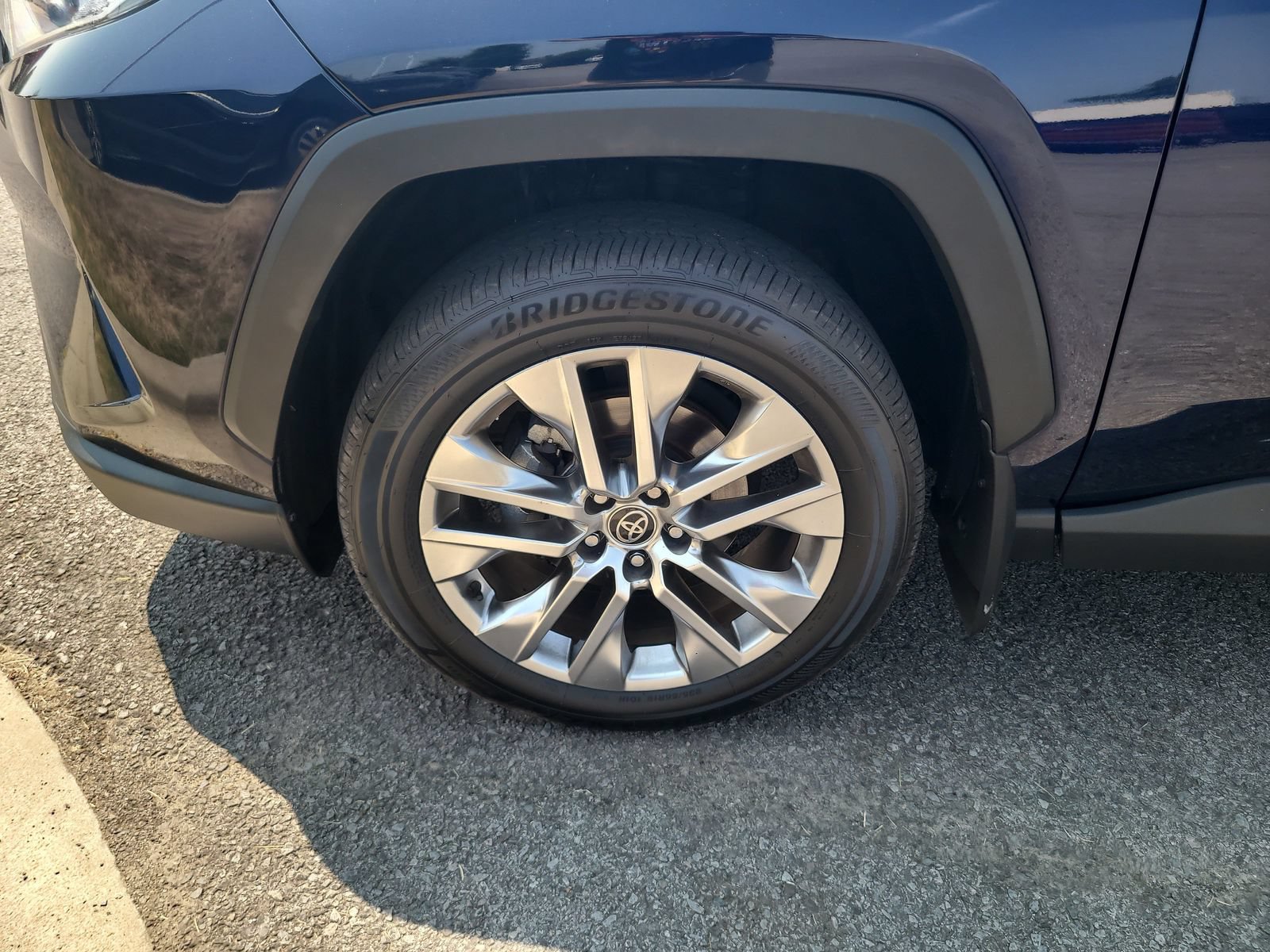Used 2021 Toyota RAV4 XLE Premium FWD image 9