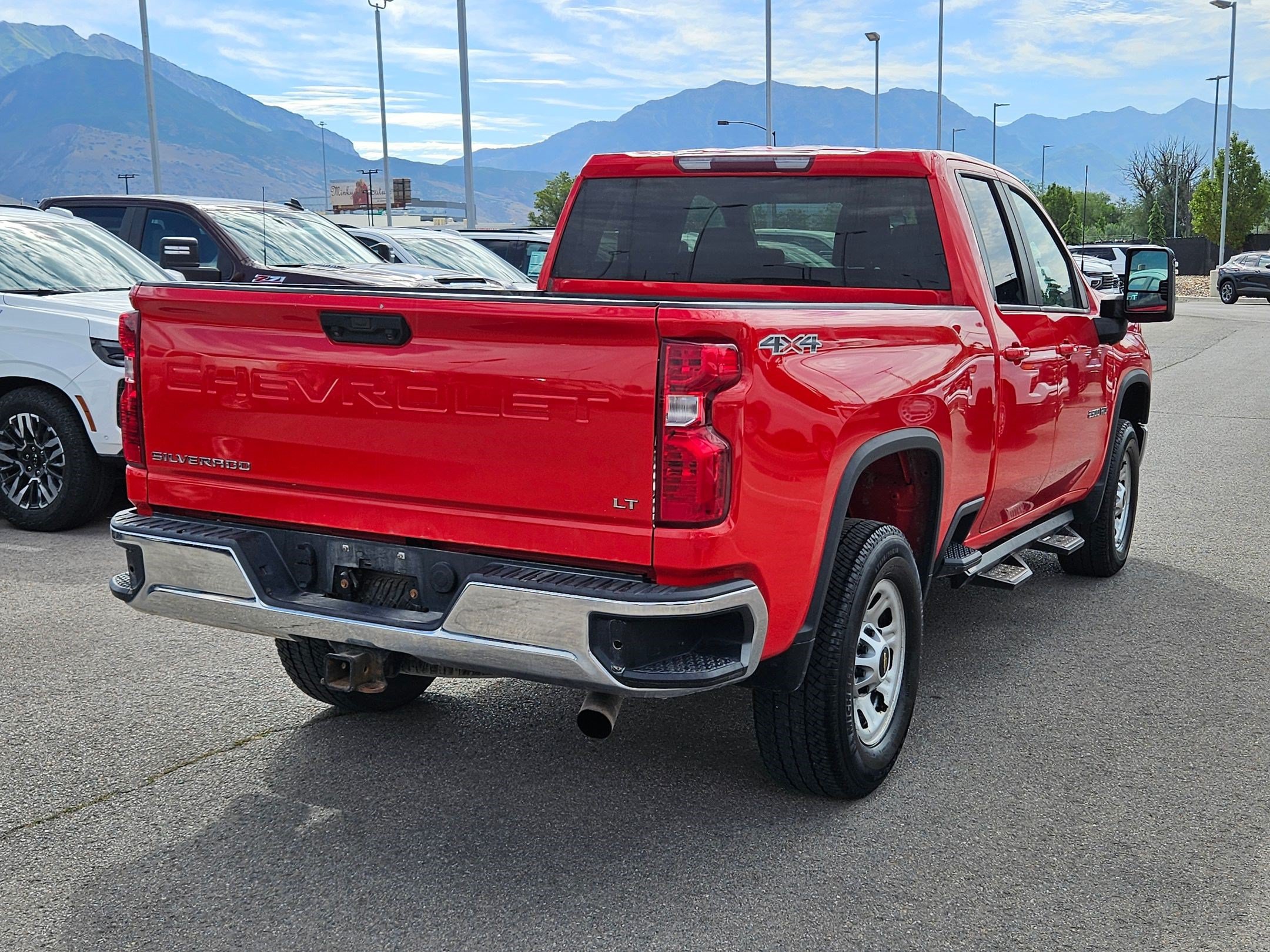Used 2020 Chevrolet Silverado 2500 LT w/ Fleet Comfort Package AWD/4WD image 3