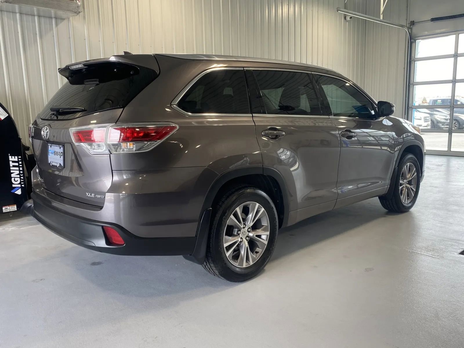 Used 2014 Toyota Highlander XLE AWD/4WD image 3