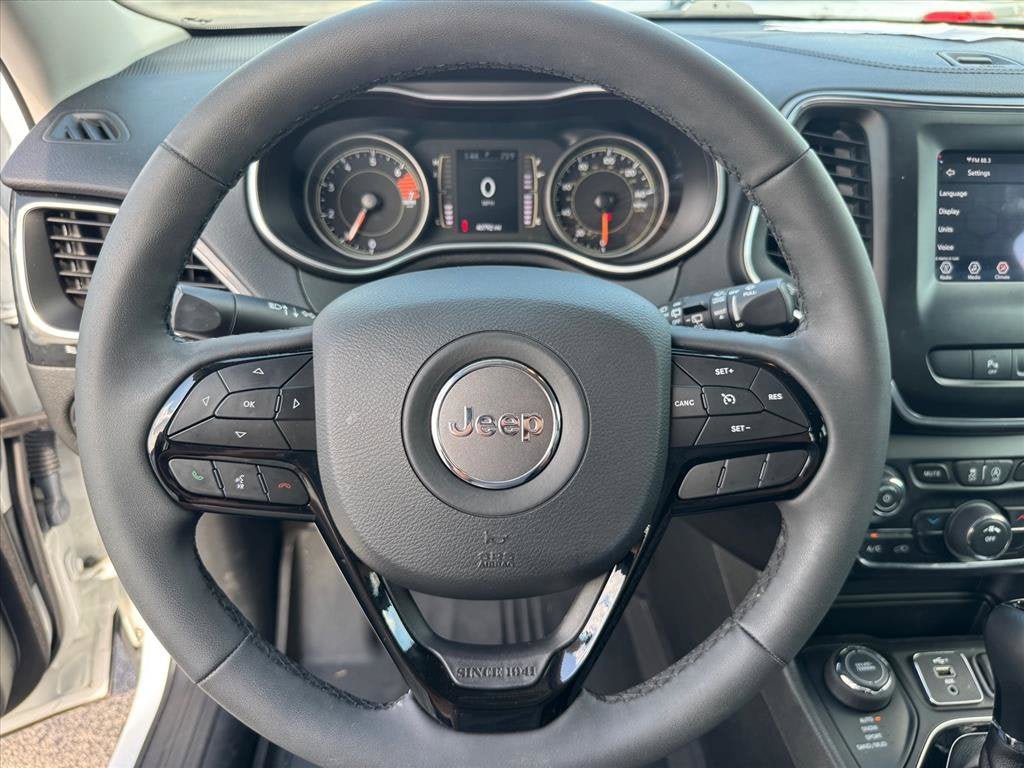 Used 2021 Jeep Cherokee Latitude Plus AWD/4WD image 23