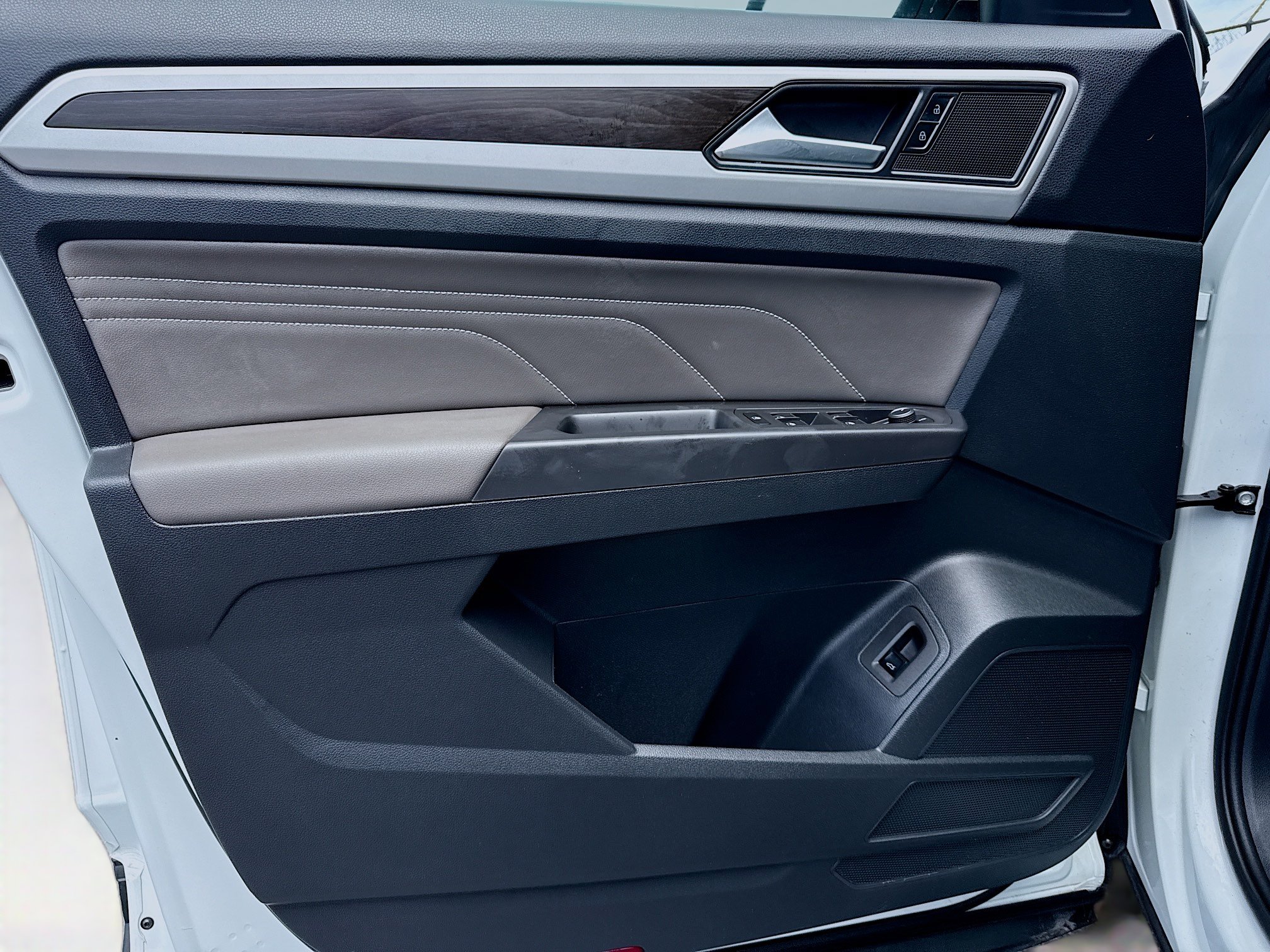 Used 2023 Volkswagen Atlas SE w/ Panoramic Sunroof Package FWD image 23