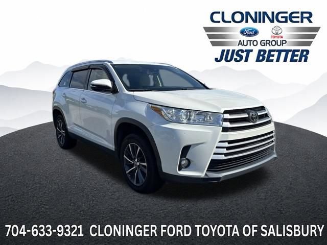Used 2019 Toyota Highlander XLE FWD image 1