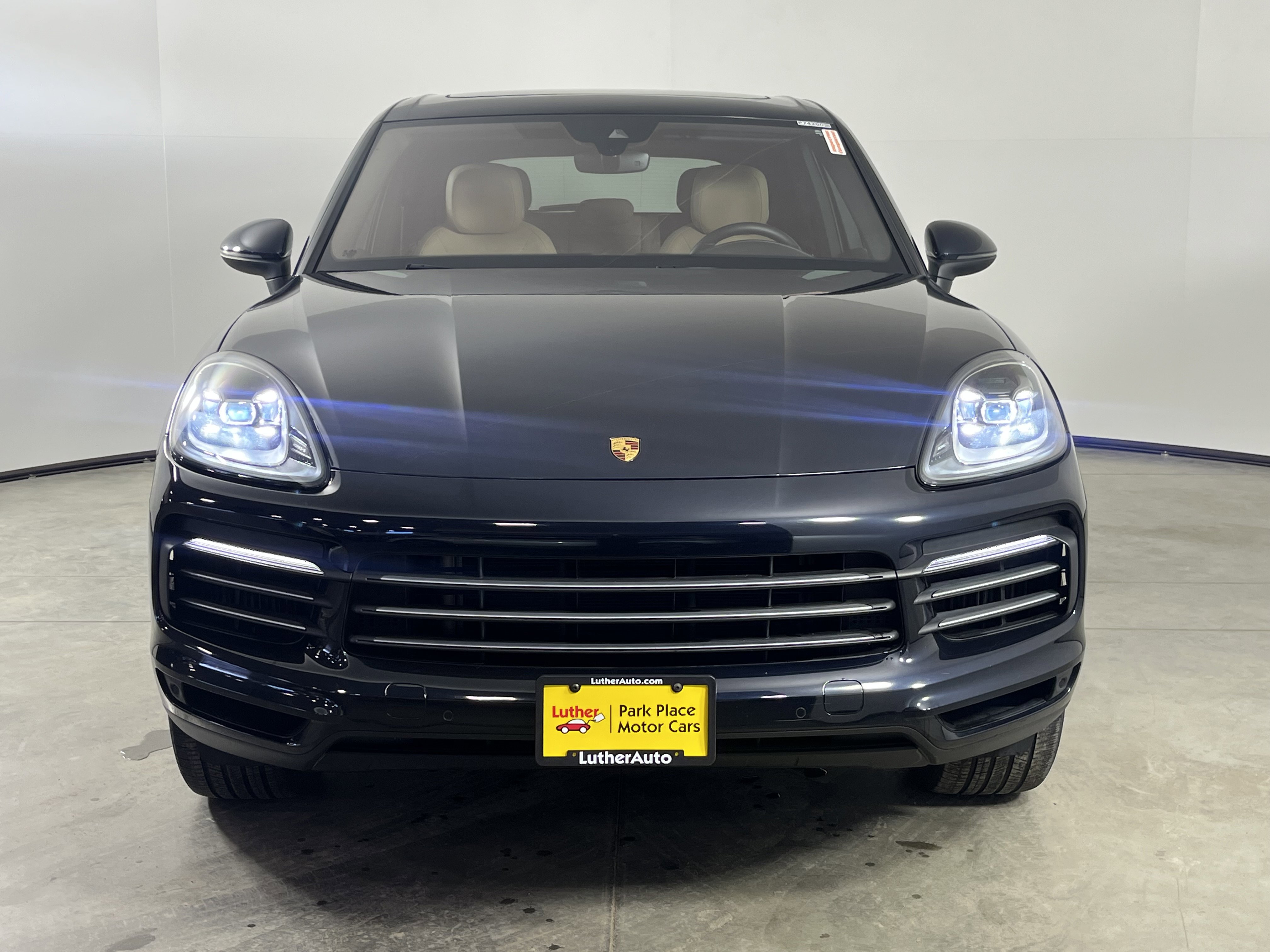 Used 2023 Porsche Cayenne image 2