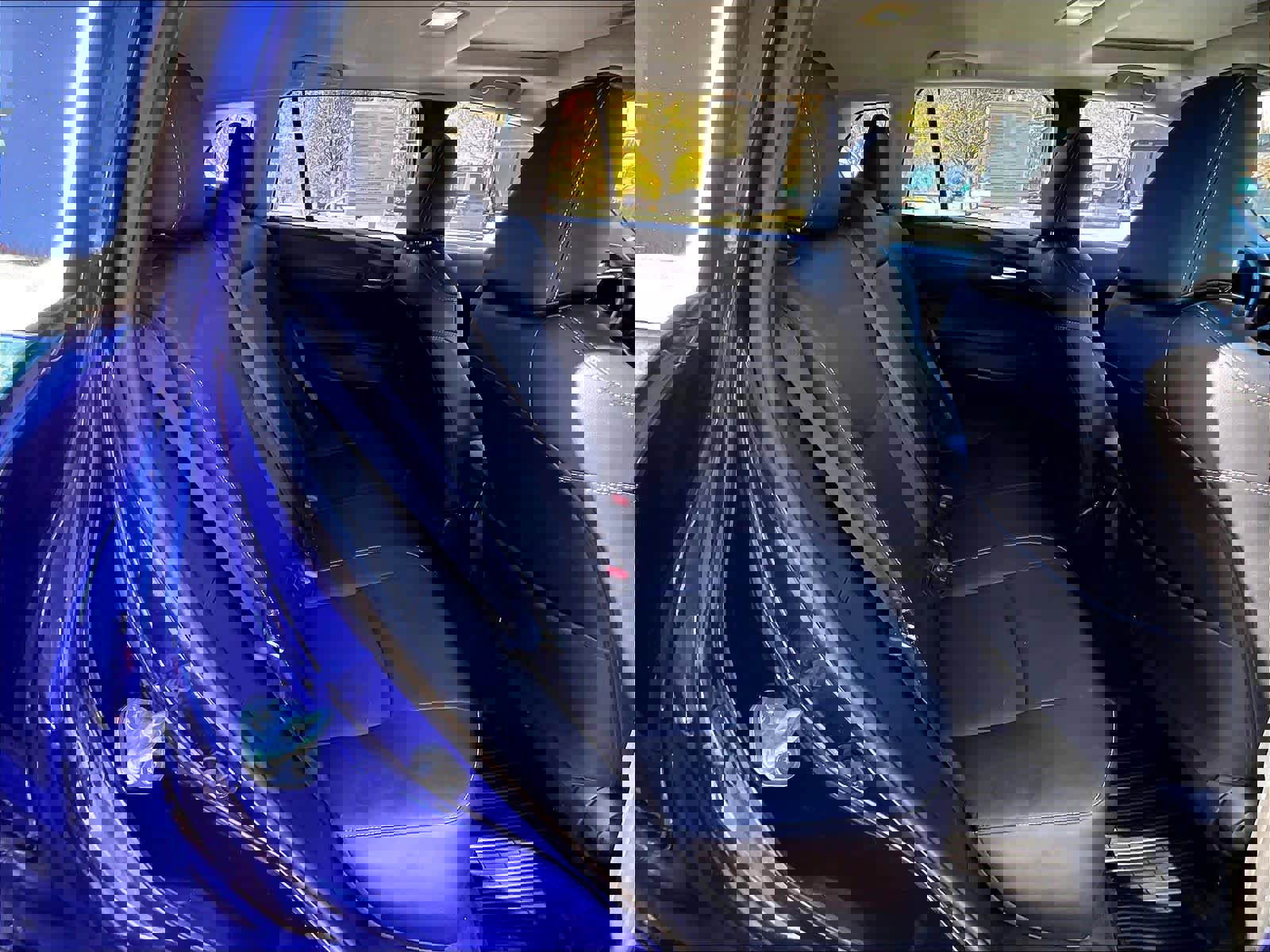 Used 2022 Toyota Corolla Cross XLE w/ Convenience Package image 16