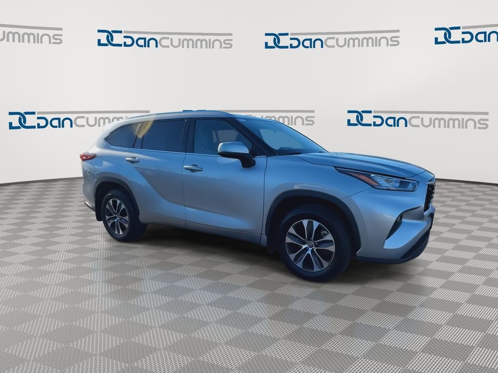 Used 2020 Toyota Highlander XLE image 2