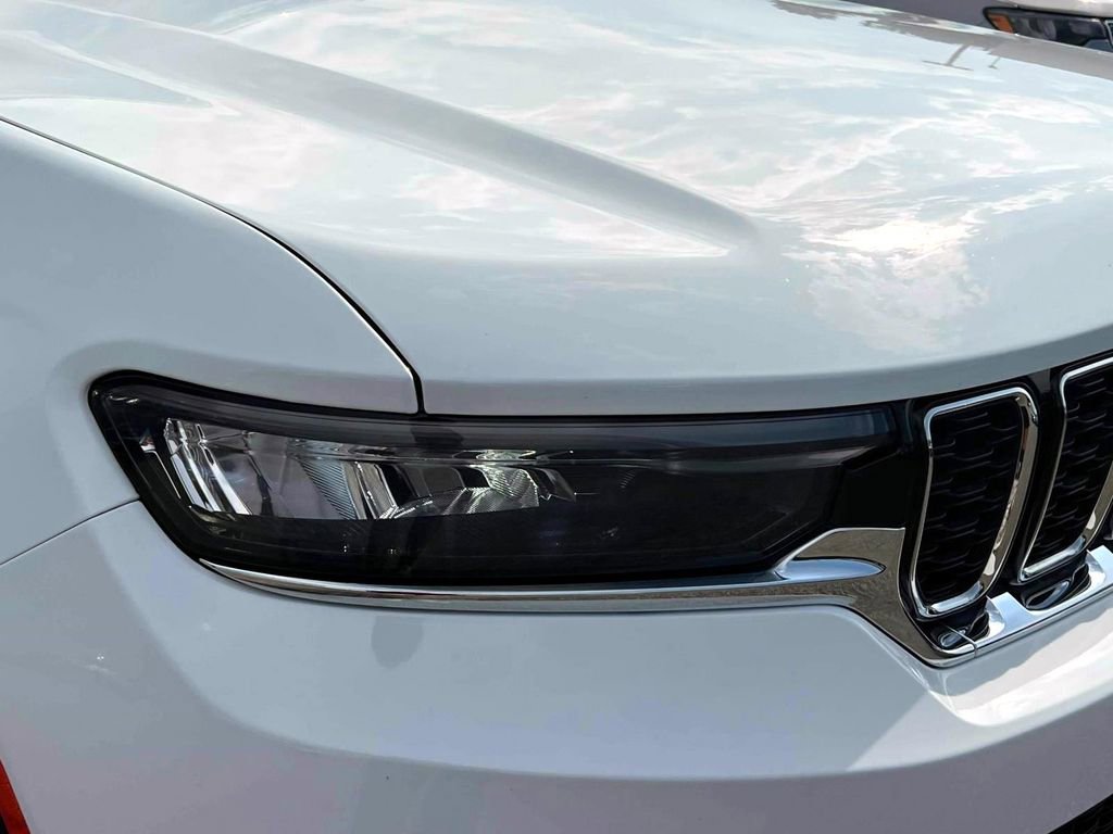 Used 2022 Jeep Grand Cherokee Limited 4xe image 9