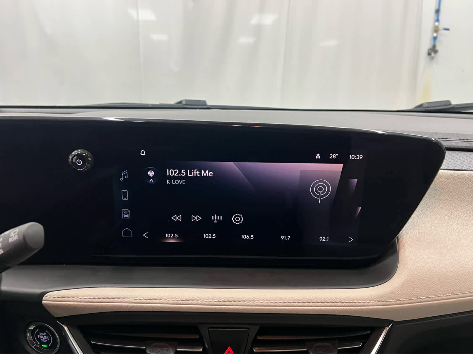 Used 2024 Buick Encore GX Avenir w/ Avenir Convenience Package image 28