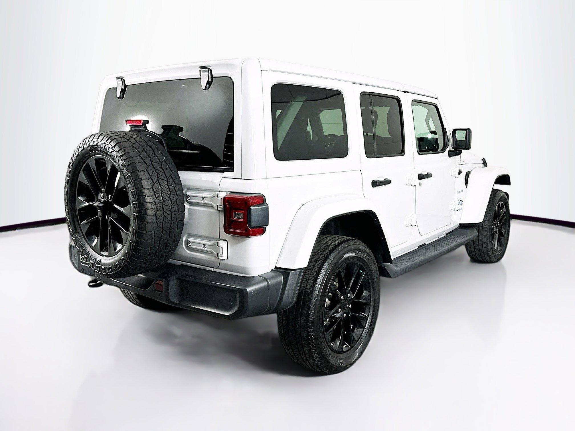 Used 2021 Jeep Wrangler Sahara w/ Safety Group image 9