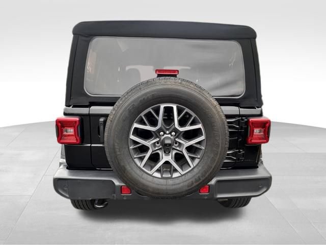 Used 2024 Jeep Wrangler Unlimited Sahara w/ Technology Group AWD/4WD image 6