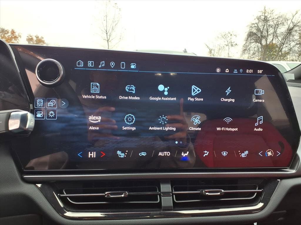 Used 2025 Chevrolet Equinox EV RS image 15