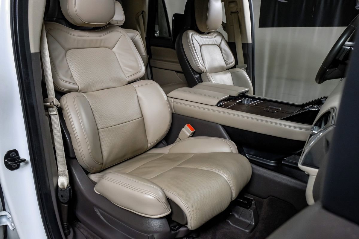 Used 2023 Lincoln Navigator L Reserve AWD/4WD image 29