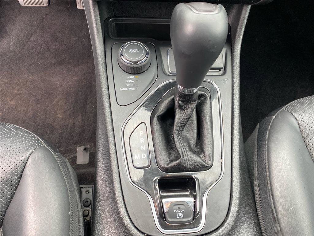 Used 2019 Jeep Cherokee Limited AWD/4WD image 12