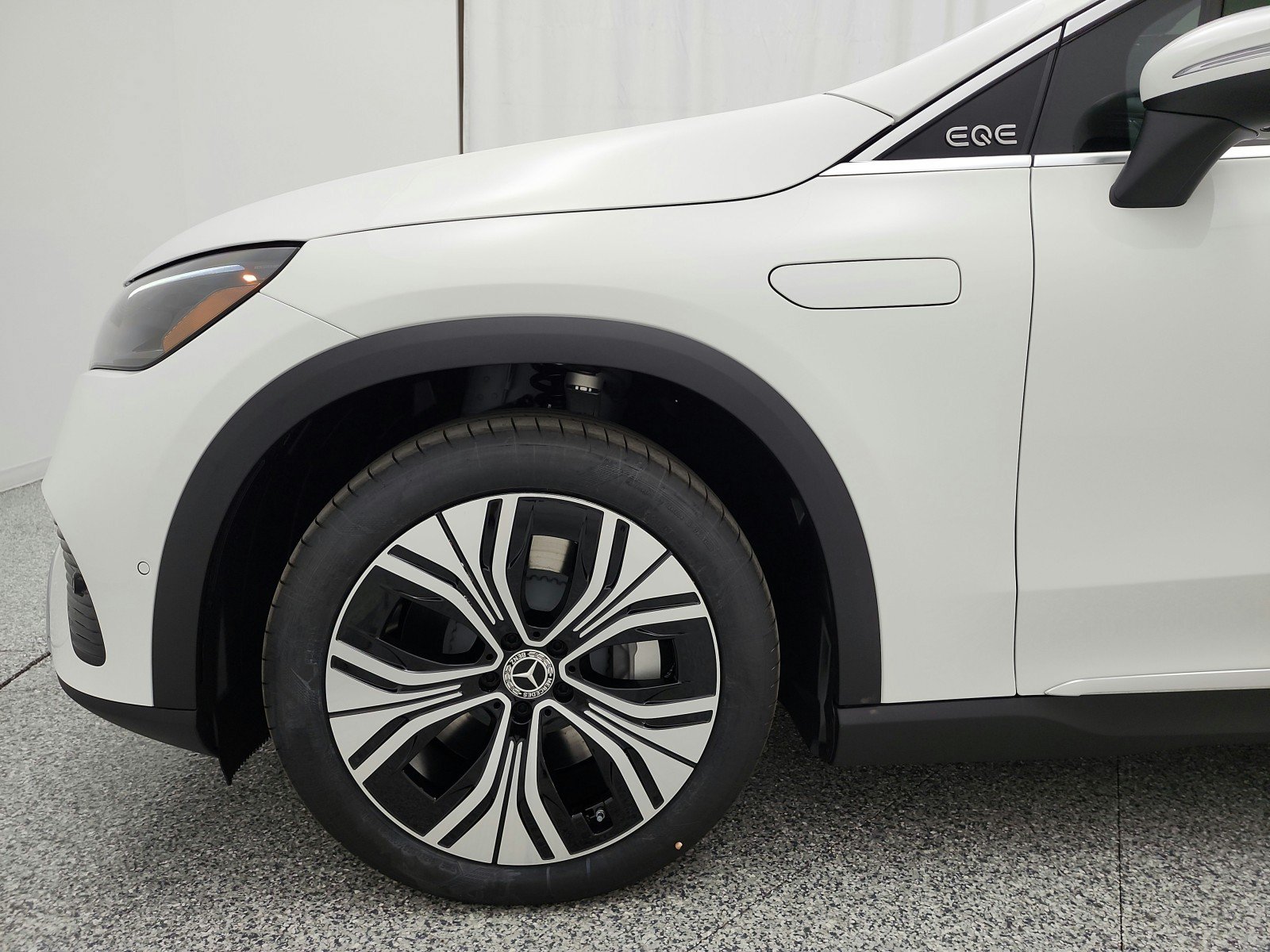 New 2027 Mercedes-Benz EQE 320+ SUV image 12