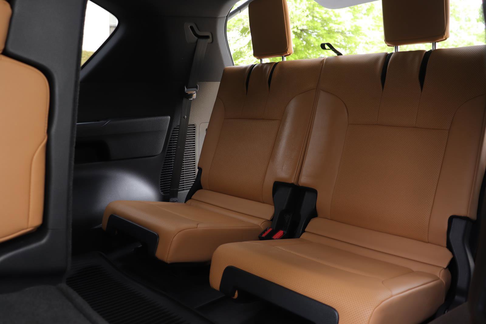 Used 2024 Lexus LX 600 4WD w/ Luxury Package image 16