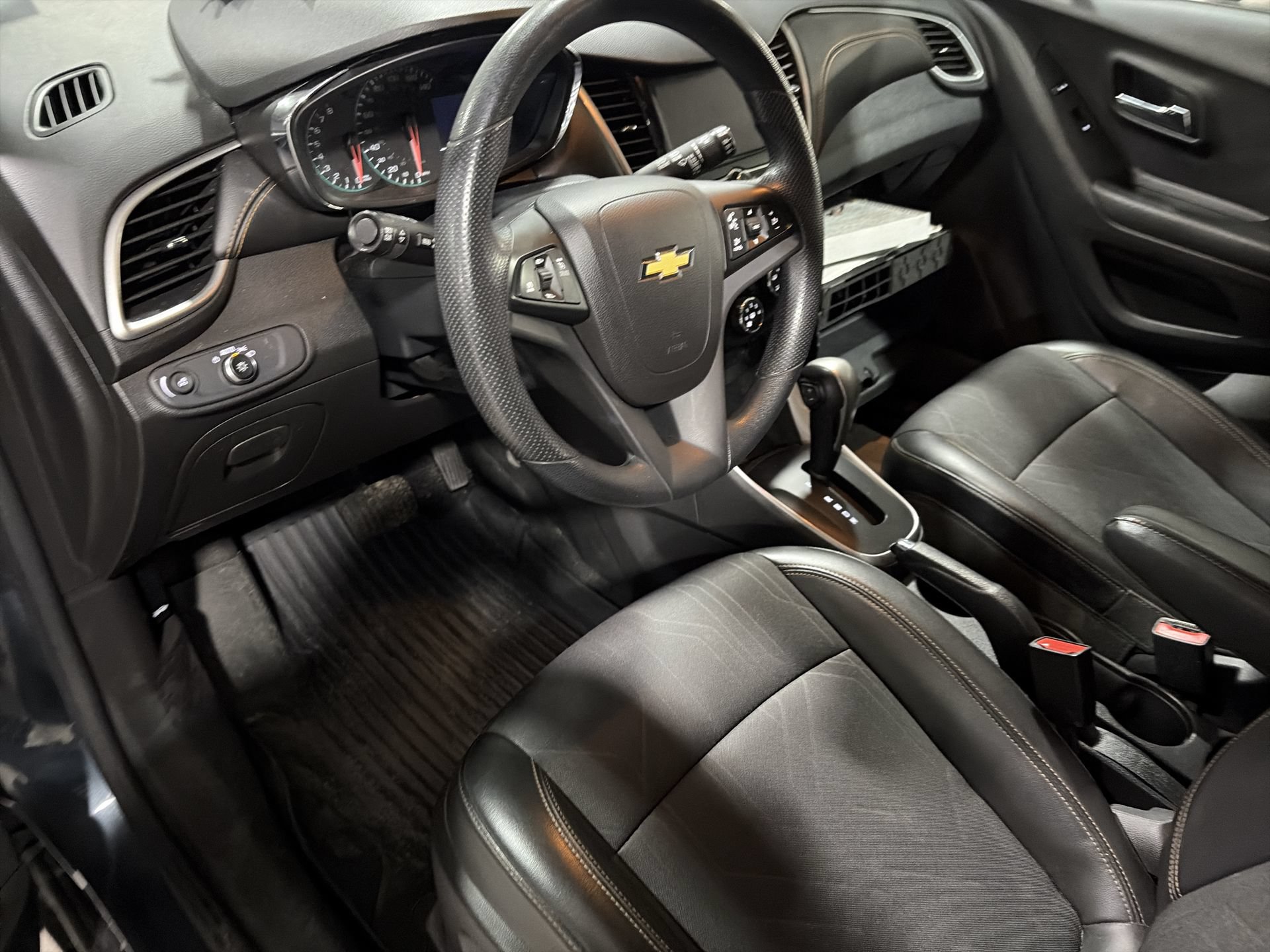 Used 2021 Chevrolet Trax LT AWD/4WD image 11